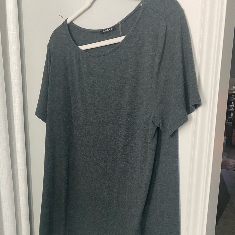Pink Clover Charcoal Short Sleeve Tee with Buttons Down Back